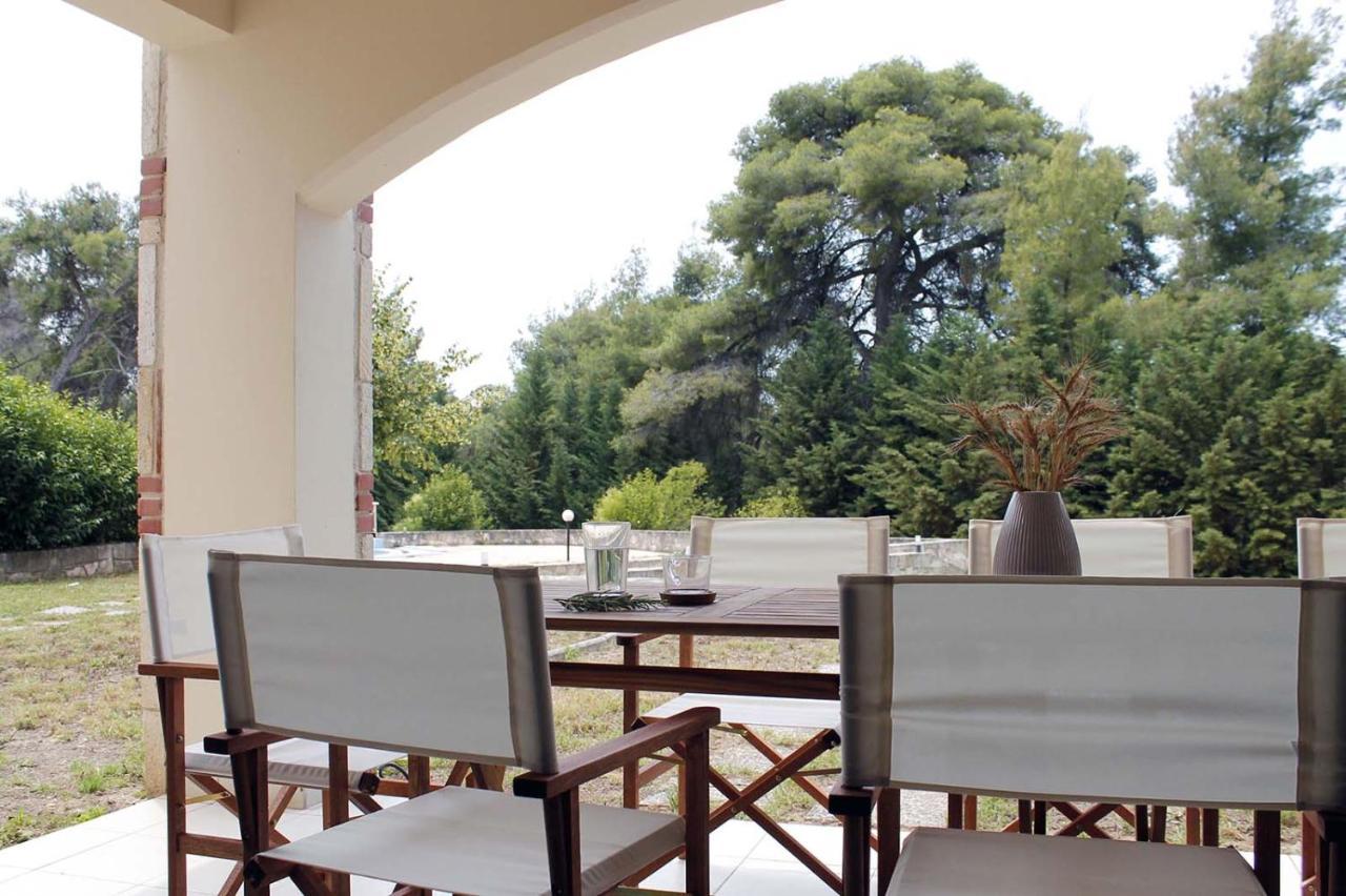 4 Bedroom Villa With Pool And Garden Néa Fókaia Exteriér fotografie
