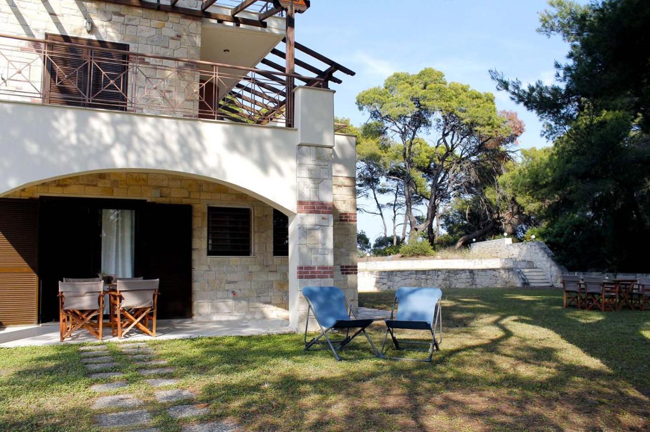 4 Bedroom Villa With Pool And Garden Néa Fókaia Exteriér fotografie
